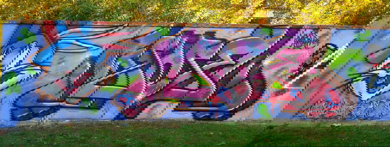 Graffiti Wall - Photo by mioer - mioer