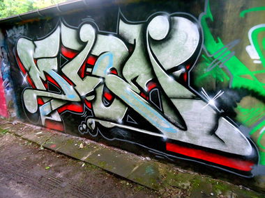 Graffiti Bombing - Photo by mioer - myoe