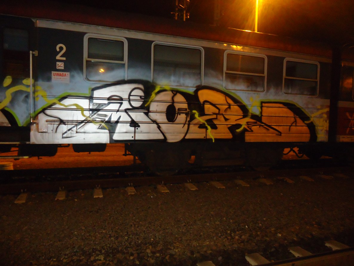 Graffiti Train - Photo by mioer - mioer