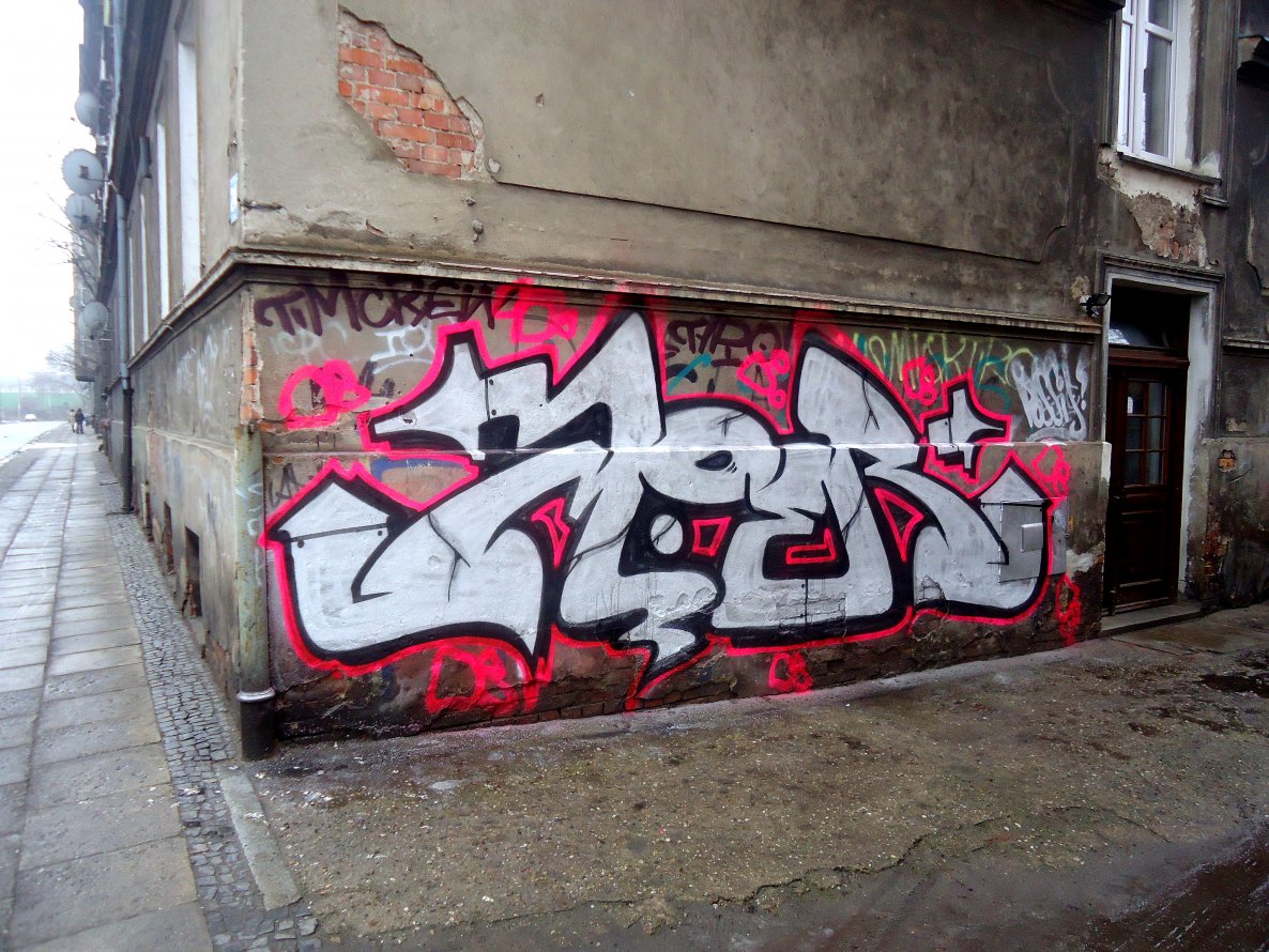 Graffiti Bombing - Photo by mioer - MIOER