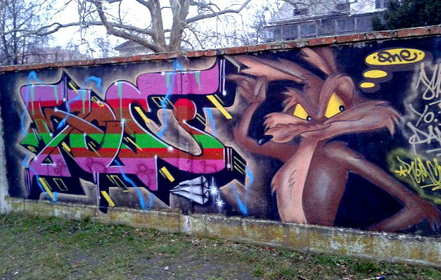 Graffiti Wall - Photo by mioer