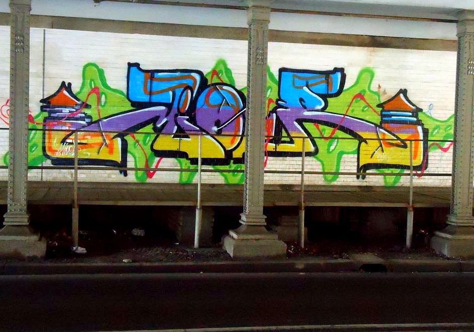 Graffiti Bombing - Photo by mioer