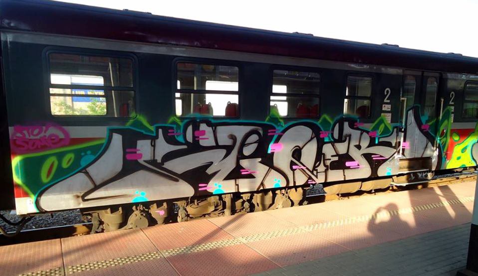 Graffiti Train - Photo by mioer - mioer