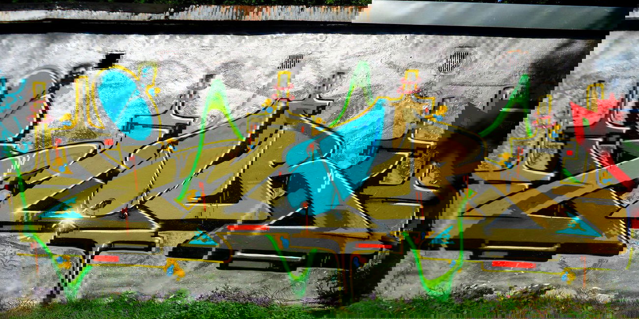 Graffiti Bombing - Photo by mioer - mioer