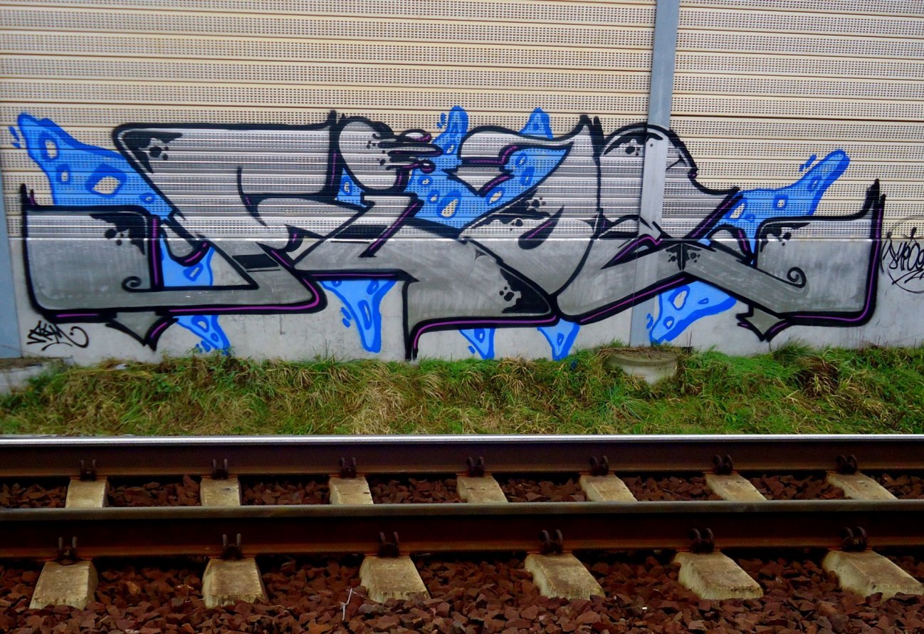 Graffiti Bombing - Photo by mioer