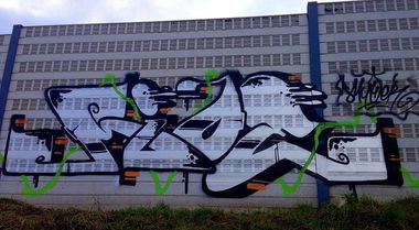 Graffiti Bombing - Photo by mioer - mioe