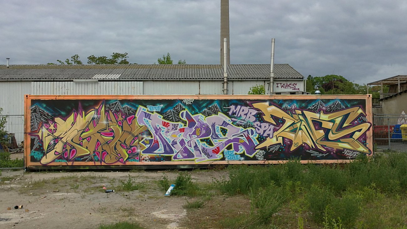 Graffiti Wall - Photo by mist - mist, pheps, tanes (2012)
