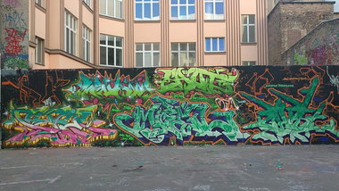 Graffiti Wall - Photo by mist - mist, saut, syrus (2012)