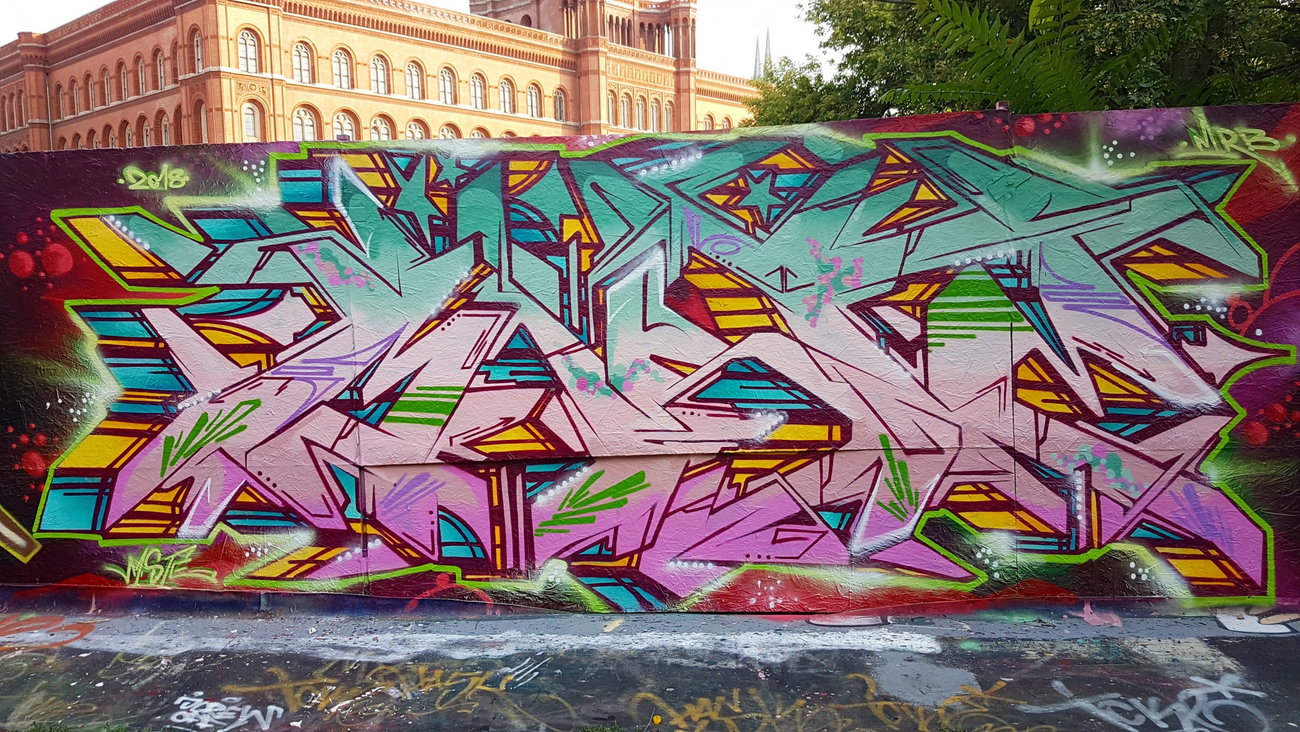 Graffiti Wall in Berlin - Photo by mist (2018)