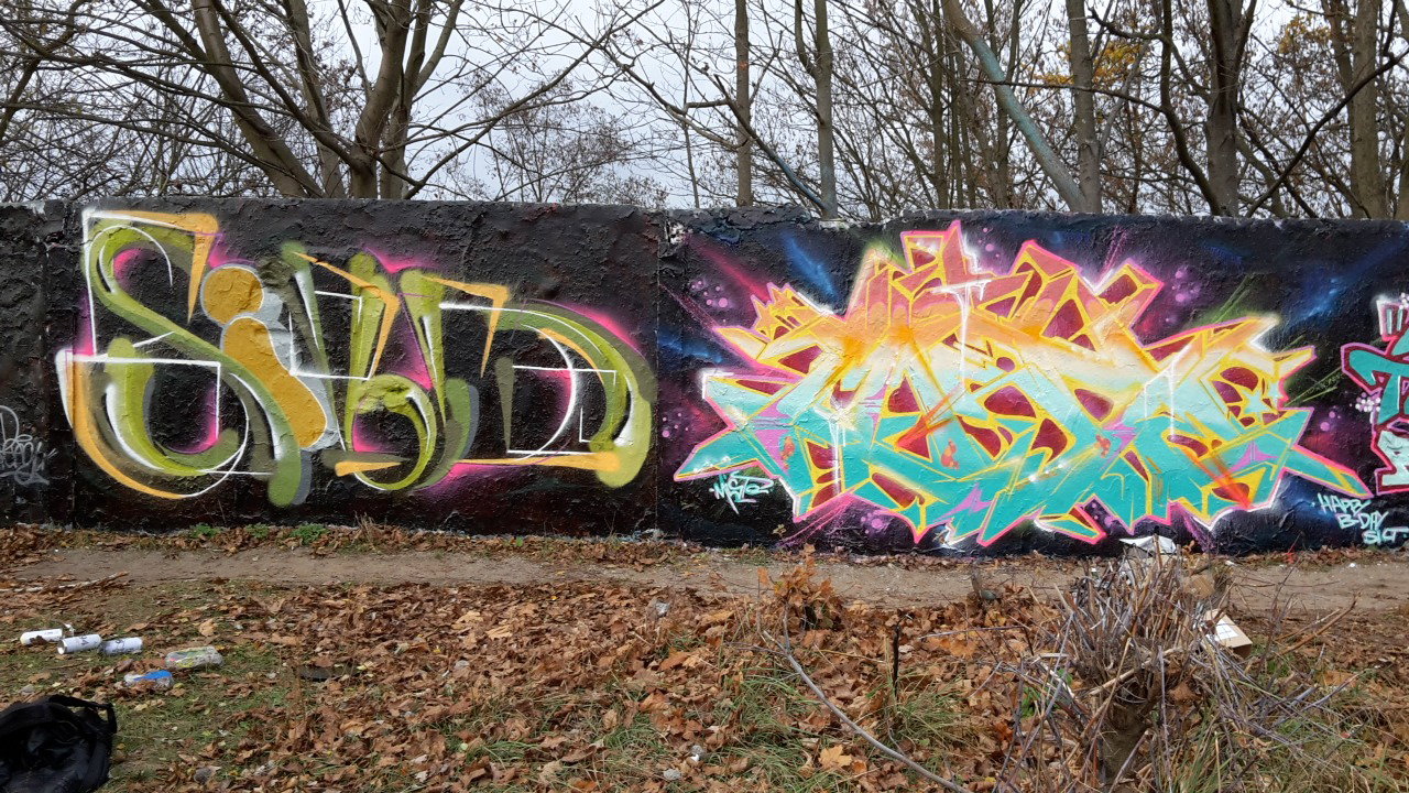 Graffiti Wall in Berlin - Photo by mist (2015)