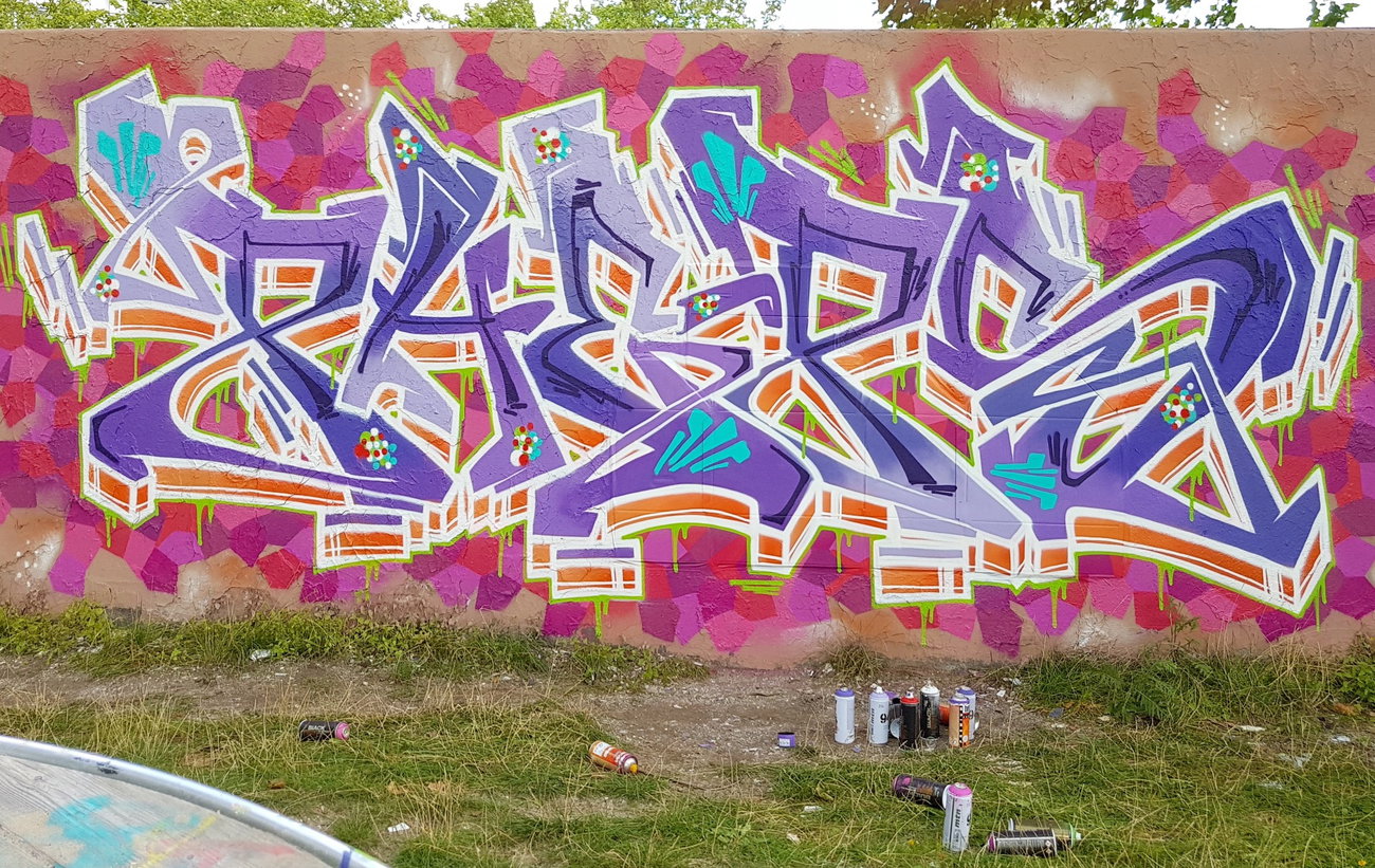 Graffiti Wall in Berlin - Photo by mist - pheps, Mist, mrb (2017)