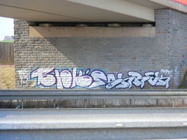 Graffiti Bombing - Photo by mista_CAIBZ_one