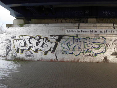 Graffiti Wall - Photo by mistanice - vice, jig, solo (2012)