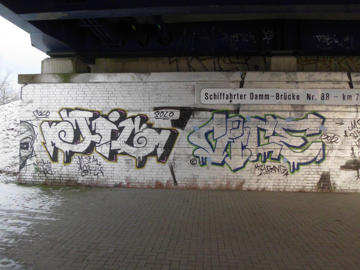 Graffiti Wall - Photo by mistanice - vice, jig, solo (2012)