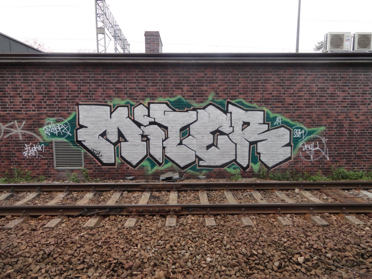 Graffiti Wall - Photo by mitesone - Miter, silver, gdynia