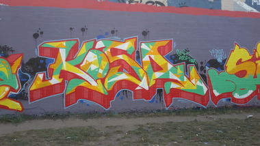 Graffiti Wall - Photo by mochichichi - kosa, uzr