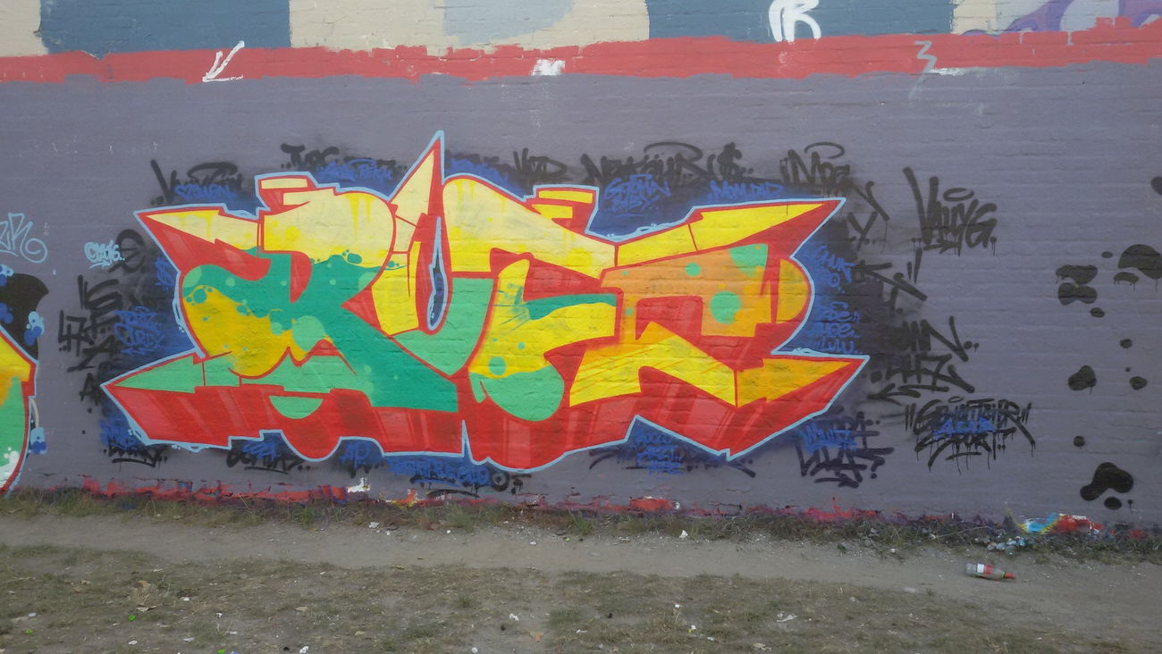 Graffiti Wall - Photo by mochichichi - ruff, coa