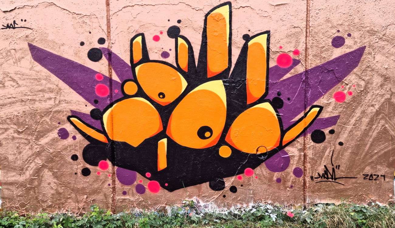 Graffiti Wall - Photo by modi