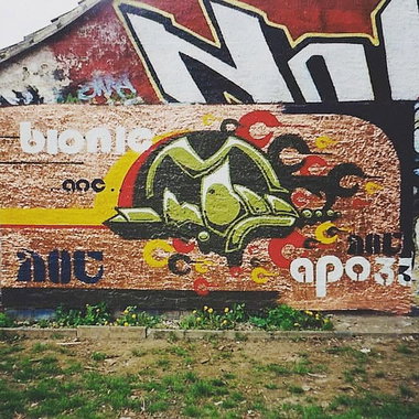 Graffiti Wall - Photo by modi