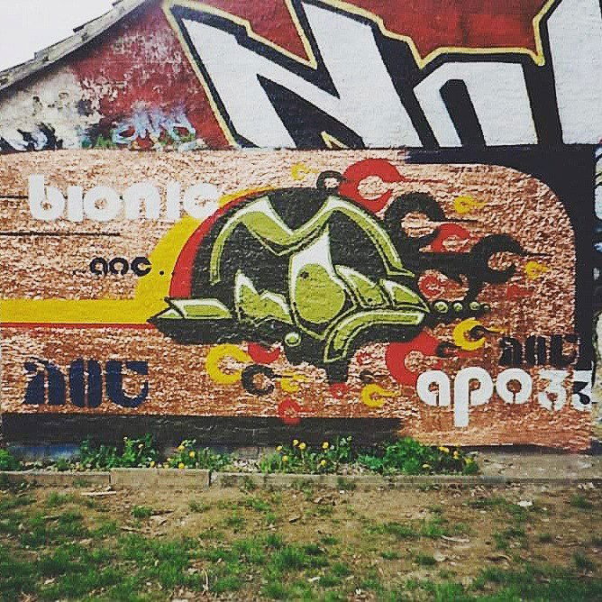 Graffiti Wall - Photo by modi