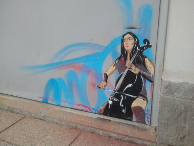 Graffiti Street Art - Photo by moe79 - stencil, lady, celo (2013)