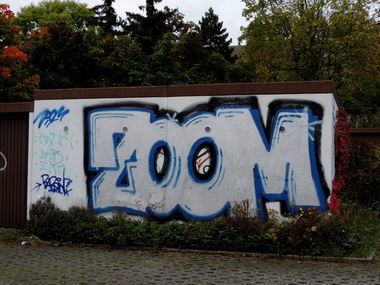 Graffiti Bombing in Kassel - Photo by mois - zoom, off (2012)