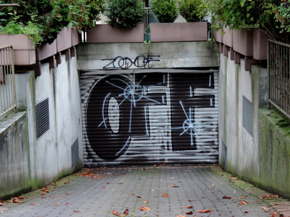 Graffiti Bombing in Kassel - Photo by mois - off, zoom, zooffm (2012)