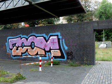 Graffiti Bombing in Kassel - Photo by mois - zoom (2011)