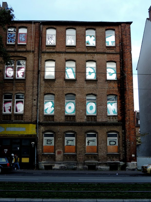 Graffiti Bombing in Kassel - Photo by mois - kt, zoom, ice (2012)