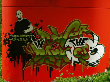 Graffiti Wall - Photo by mois - powerinthedarkness, ivan, khutorskoy (2009)