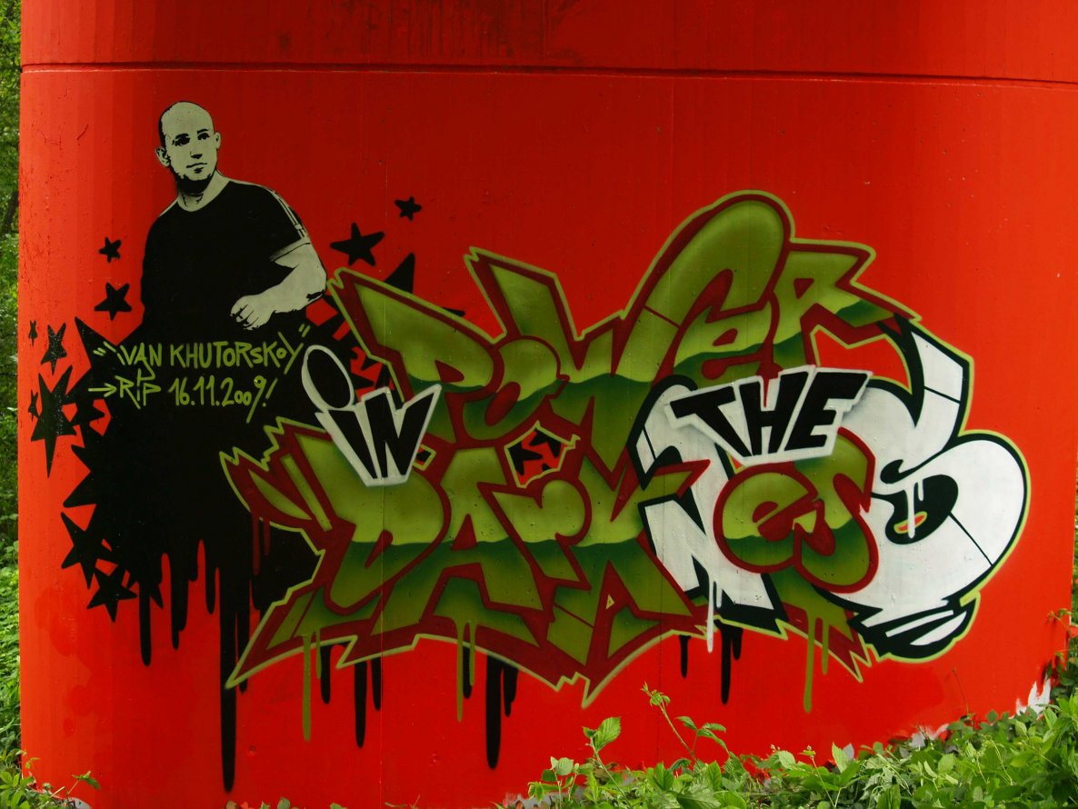 Graffiti Wall - Photo by mois - powerinthedarkness, ivan, khutorskoy (2009)