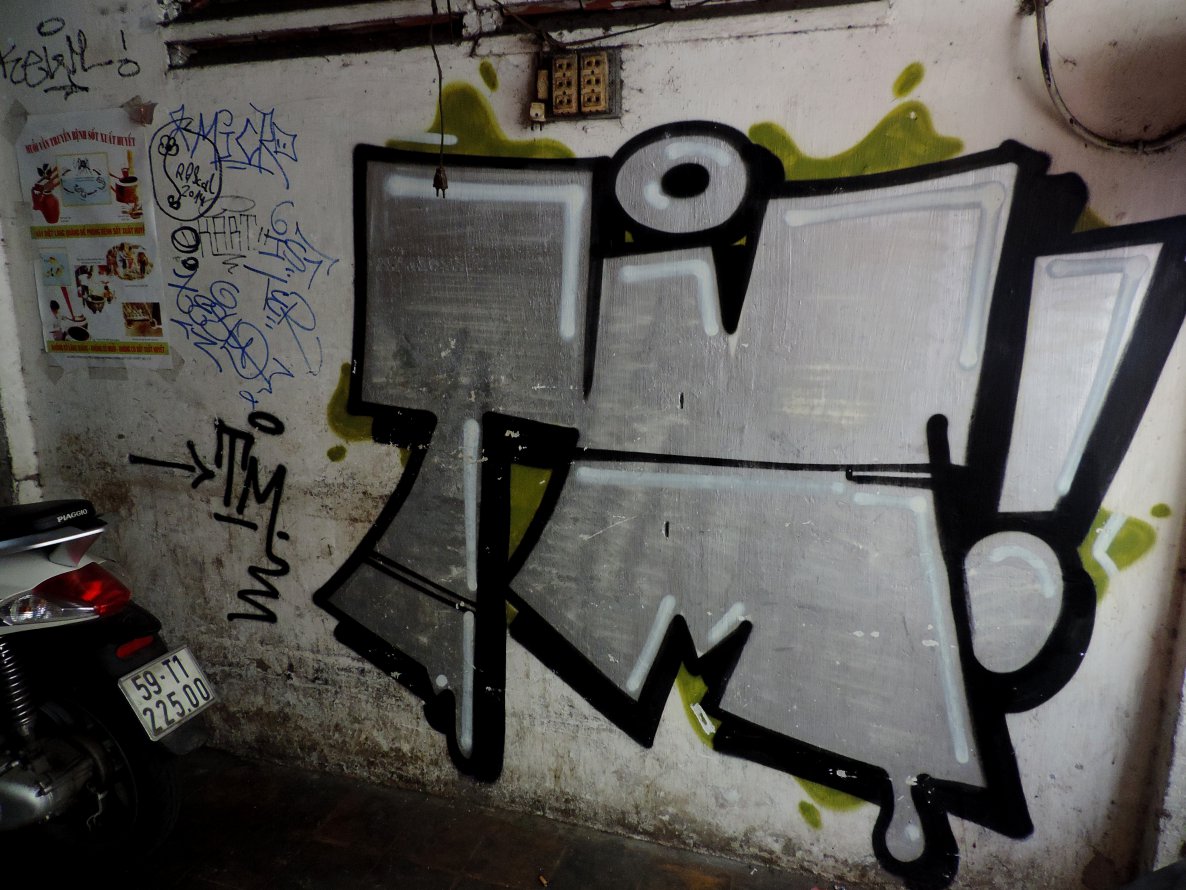 Graffiti Bombing - Photo by mois - tm, tm!