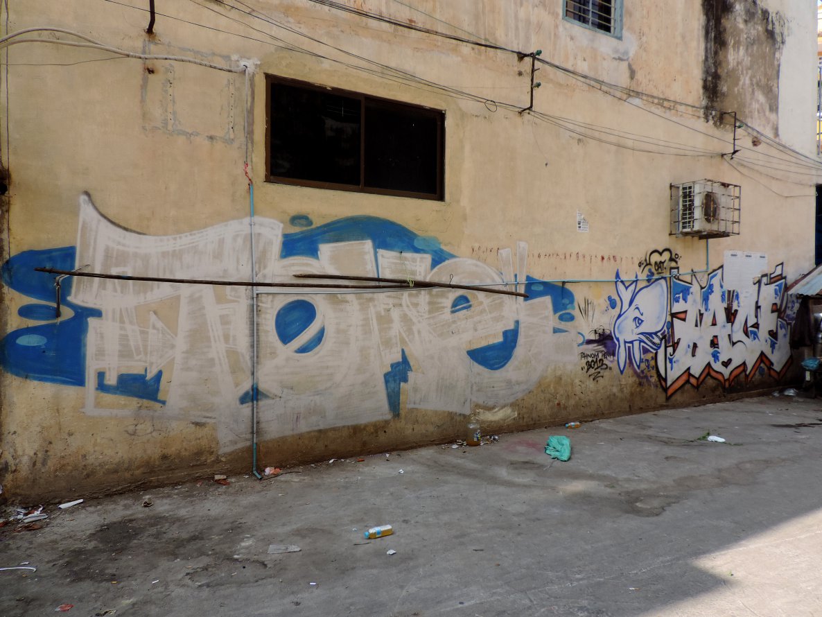 Graffiti Bombing - Photo by mois - tome, pace