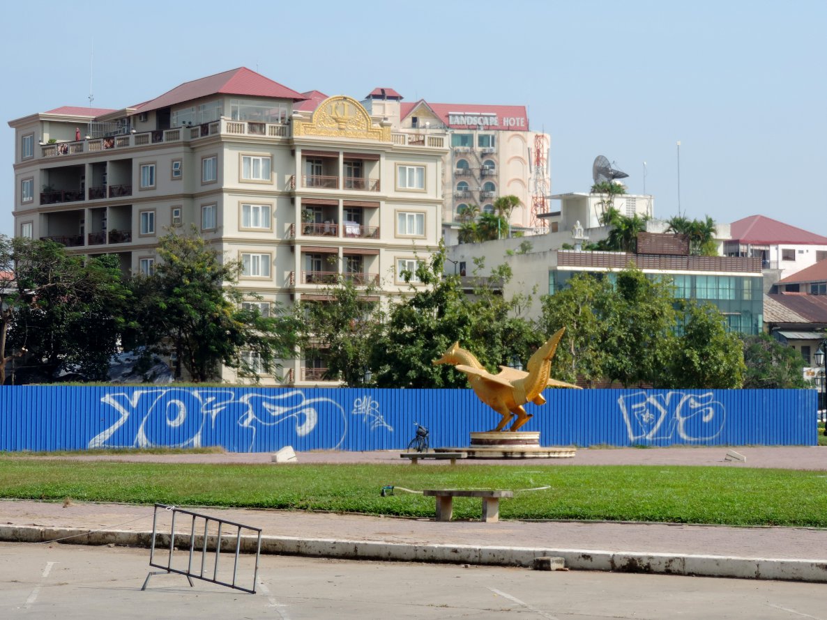 Graffiti Bombing - Photo by mois - yors, fys