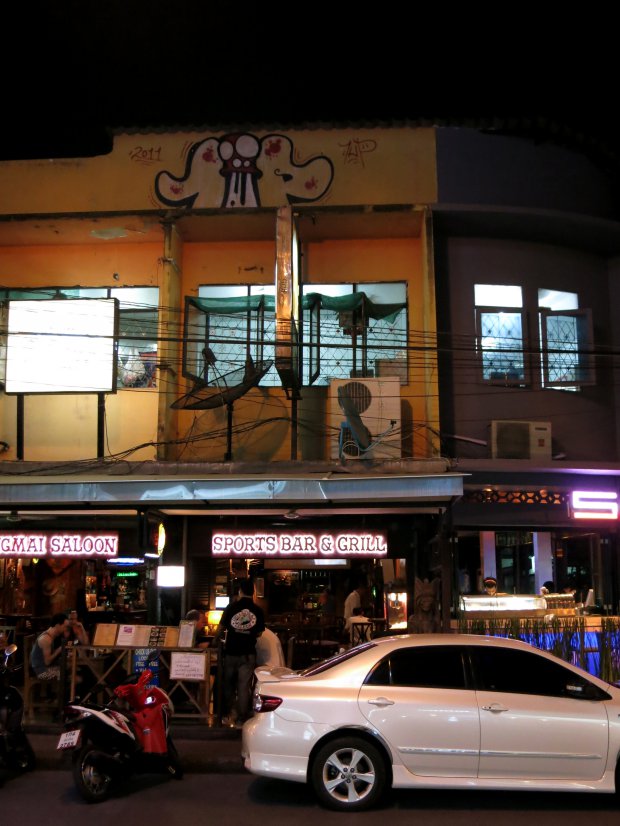 Graffiti Bombing - Photo by mois - 1up