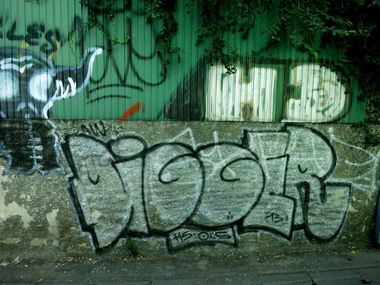 Graffiti Bombing in Chiang Mai - Photo by mois - digger, hs, ois