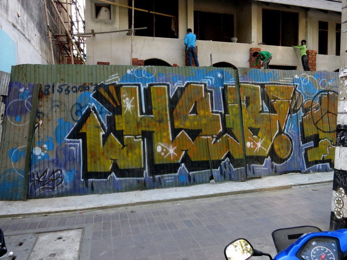 Graffiti Bombing - Photo by mois - hsb