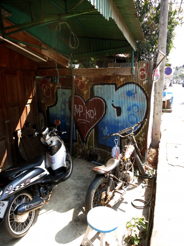 Graffiti Bombing - Photo by mois - 1up, ko