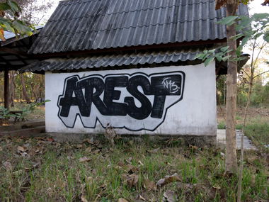 Graffiti Bombing in Thung Yao - Photo by mois - arest
