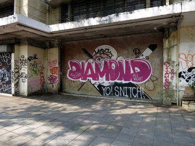 Graffiti Bombing - Photo by mois - diamond, alldayallnight