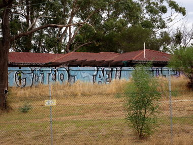 Graffiti Bombing - Photo by mois - gotoo, tael, hut