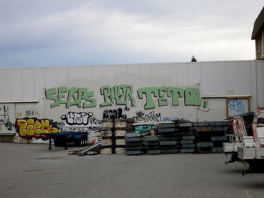 Graffiti Bombing - Photo by mois - seaps, pher, teto