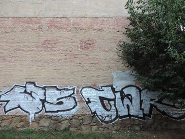 Graffiti Bombing in Leipzig - Photo by mois - 135, cwr