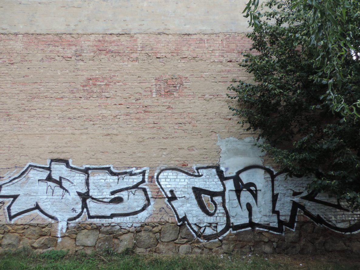 Graffiti Bombing in Leipzig - Photo by mois - 135, cwr