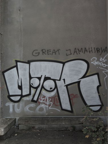 Graffiti Bombing - Photo by mois - motor