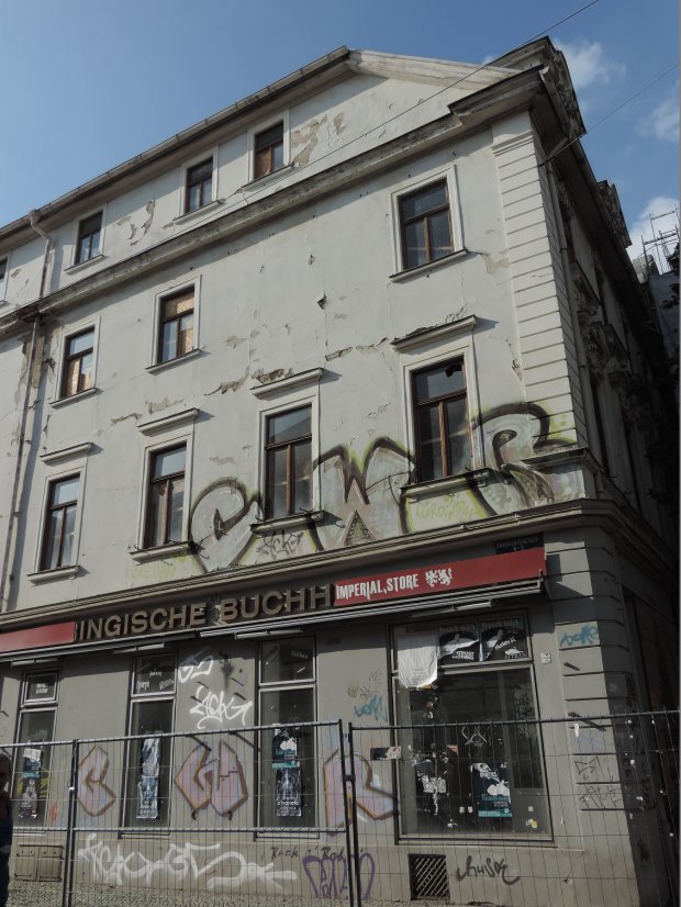 Graffiti Bombing - Photo by mois - cwr