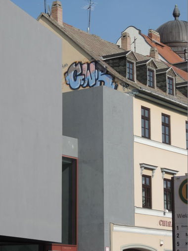 Graffiti Bombing - Photo by mois - cwr