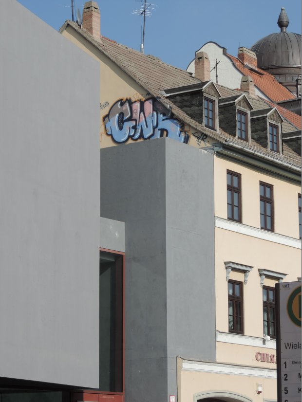 Graffiti Bombing - Photo by mois - cwr