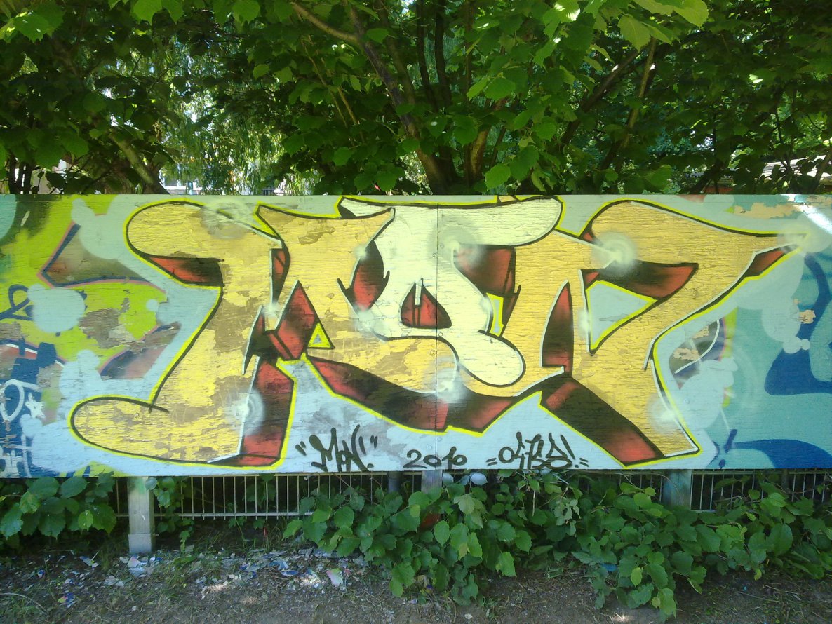 Graffiti Wall - Photo by monstar