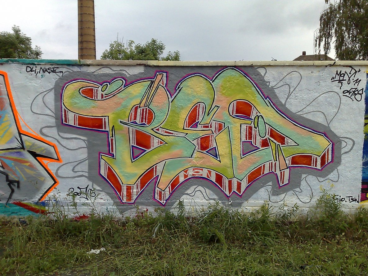 Graffiti Wall - Photo by monstar